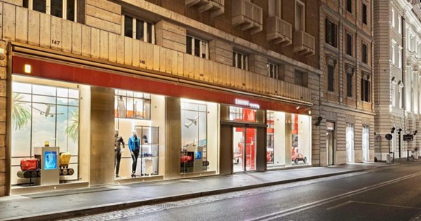 locale commerciale in affitto a Carrara