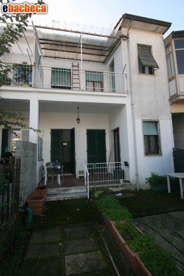 appartamento in vendita a Carrara in zona Marina di Carrara