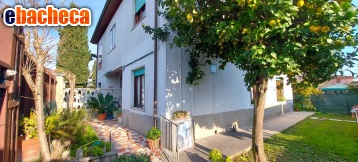 casa indipendente in vendita a Carrara in zona Avenza