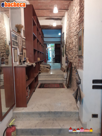 negozio in vendita a Carrara in zona Centro Città
