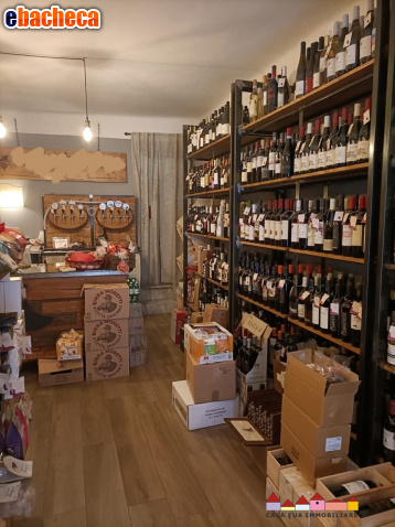 negozio in vendita a Carrara in zona Centro Città