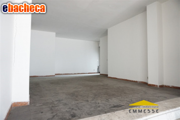 negozio in vendita a Carrara in zona Avenza