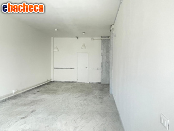 negozio in vendita a Carrara in zona Avenza