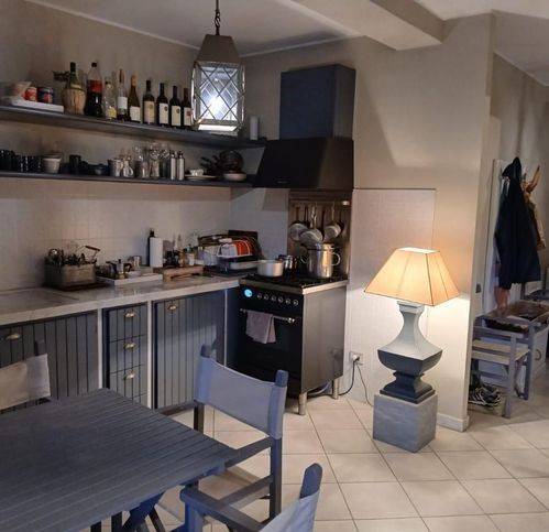 appartamento in vendita a Carrara in zona Avenza
