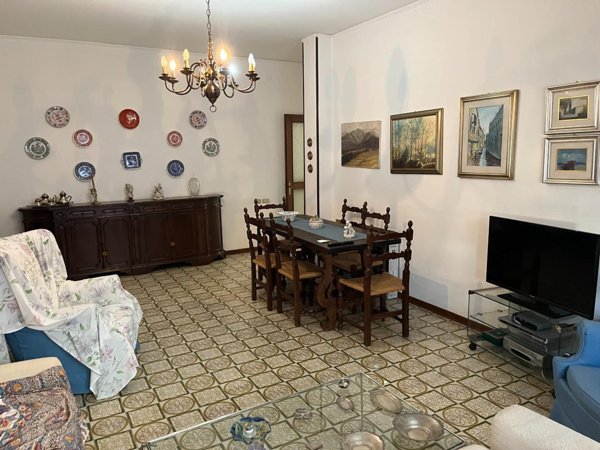 appartamento in vendita a Carrara in zona Centro Città