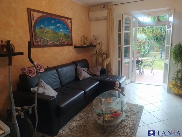 casa indipendente in vendita a Carrara in zona Marina di Carrara