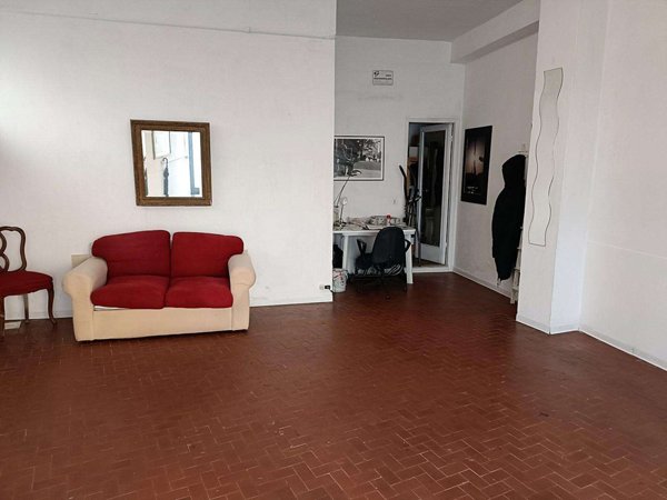negozio in vendita a Carrara