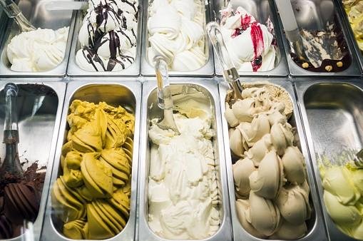 negozio in vendita a Carrara in zona Marina di Carrara
