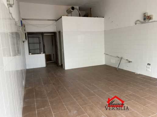 locale commerciale in vendita a Carrara
