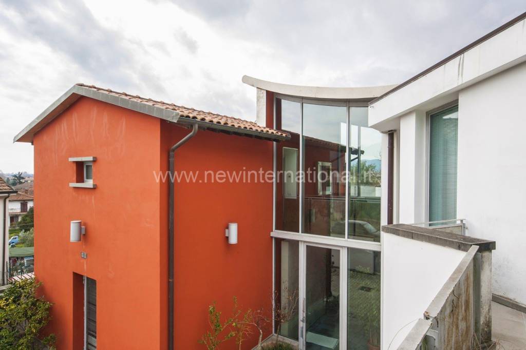casa indipendente in vendita a Carrara