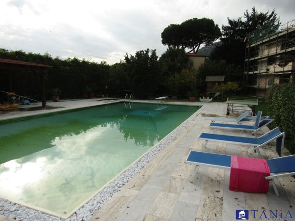 casa indipendente in vendita a Carrara in zona Fabbrica