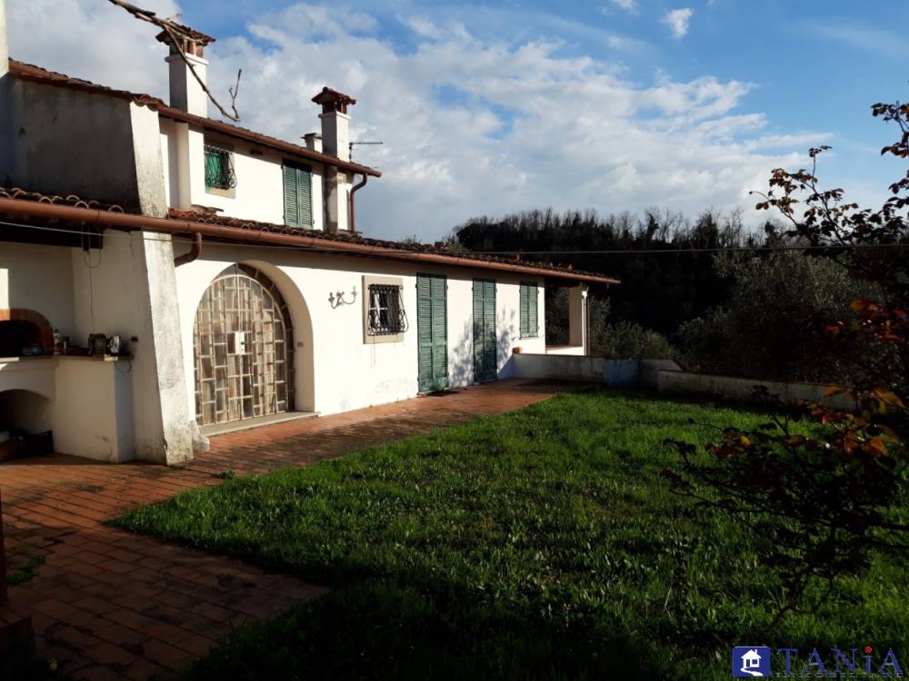 casa indipendente in vendita a Carrara