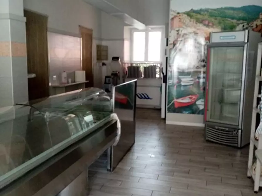 negozio in vendita a Carrara in zona Marina di Carrara