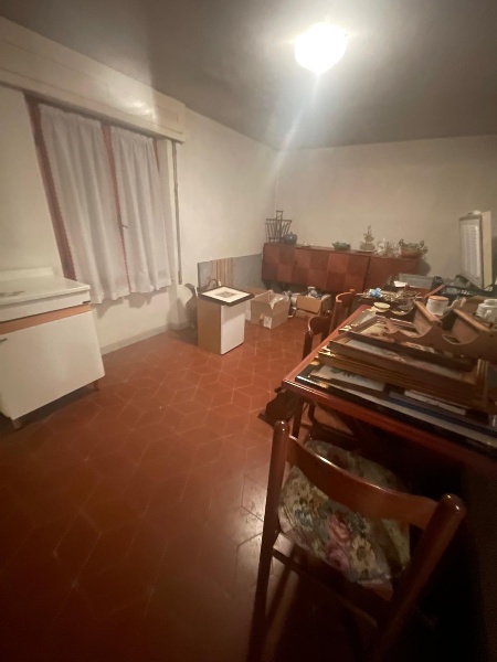casa indipendente in vendita a Carrara in zona Avenza