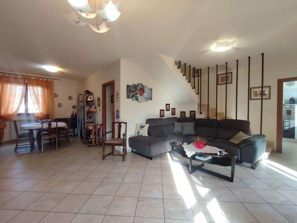 appartamento in vendita a Carrara in zona Centro Città