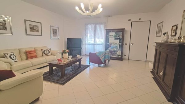 casa indipendente in vendita a Carrara in zona Centro Città