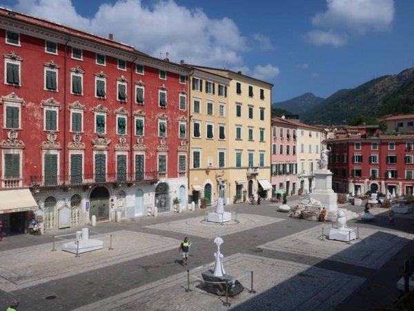 appartamento in vendita a Carrara in zona Centro Città