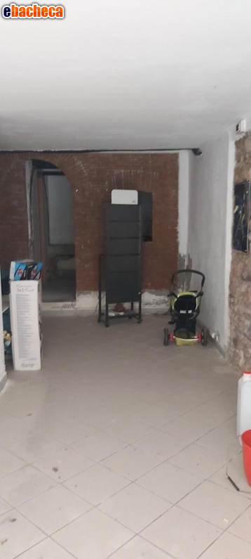 locale di sgombero in vendita a Carrara in zona Centro Città