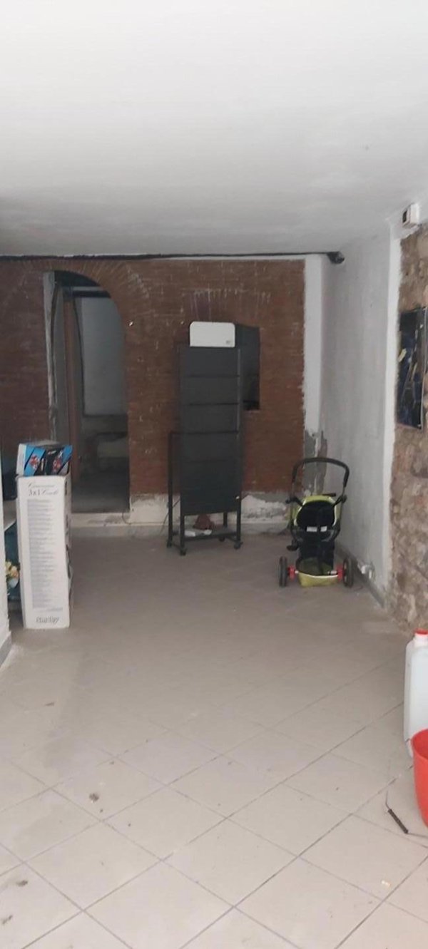 locale di sgombero in vendita a Carrara in zona Centro Città