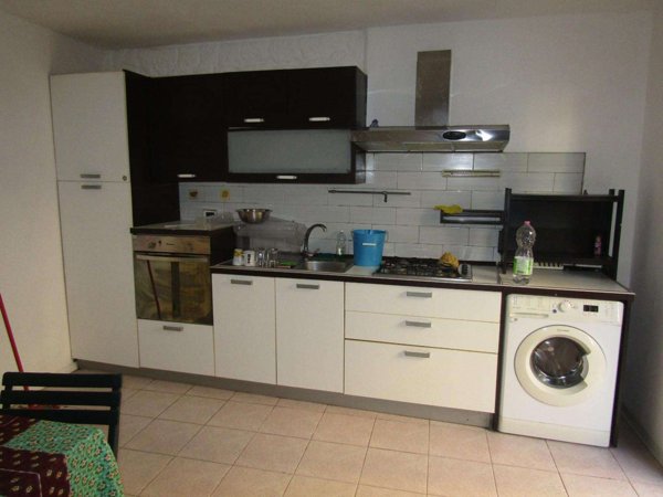 intera palazzina in vendita a Carrara in zona Stabbio