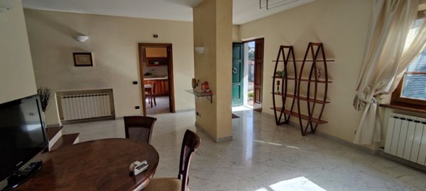 casa indipendente in vendita a Carrara in zona Avenza