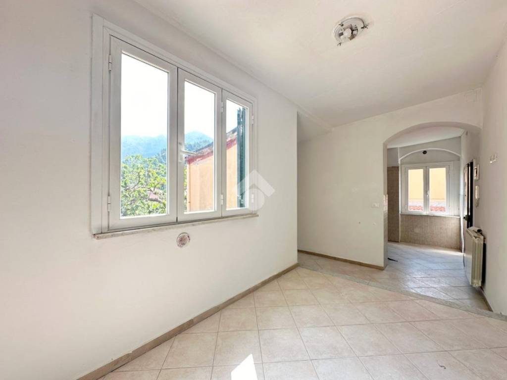 appartamento in vendita a Carrara in zona Codena
