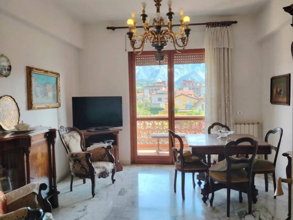appartamento in vendita a Carrara in zona Avenza