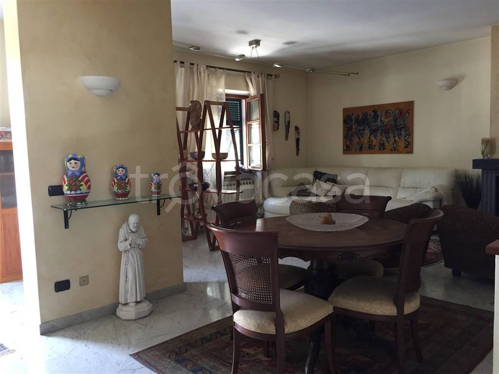 appartamento in vendita a Carrara in zona Avenza