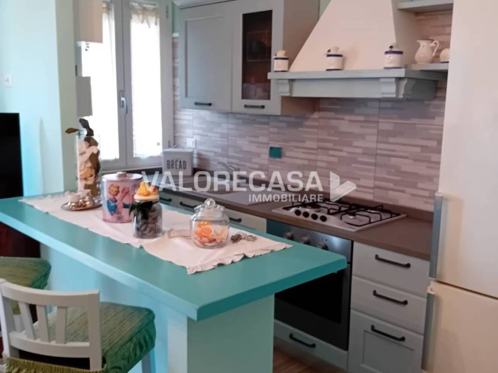 appartamento in vendita a Carrara in zona Avenza