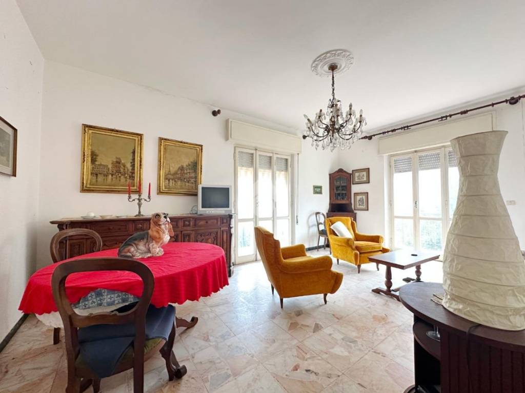 appartamento in vendita a Carrara in zona Marina di Carrara
