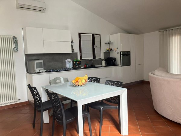 appartamento in vendita a Carrara in zona Avenza