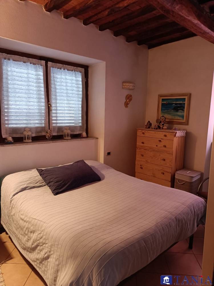 casa indipendente in vendita a Carrara in zona Sant'Antonio