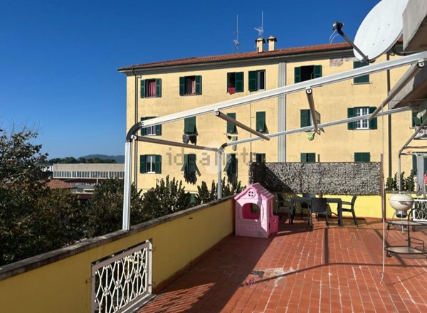 appartamento in vendita a Carrara in zona Avenza