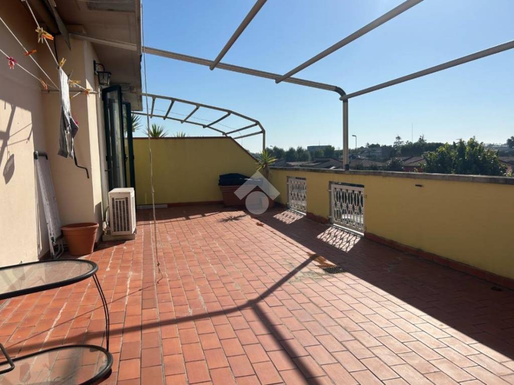 appartamento in vendita a Carrara in zona Avenza