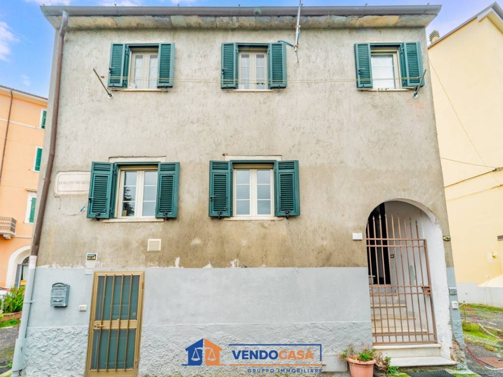appartamento in vendita a Carrara in zona Centro Città