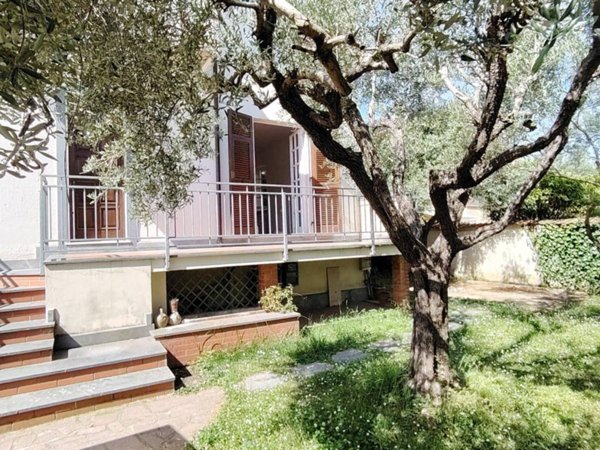 casa indipendente in vendita a Carrara in zona Marina di Carrara