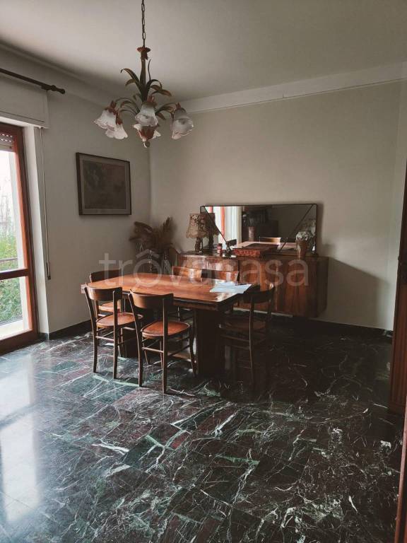 casa indipendente in vendita a Carrara in zona Stadio