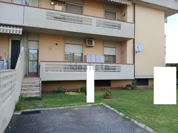 appartamento in vendita a Carrara in zona Marina di Carrara