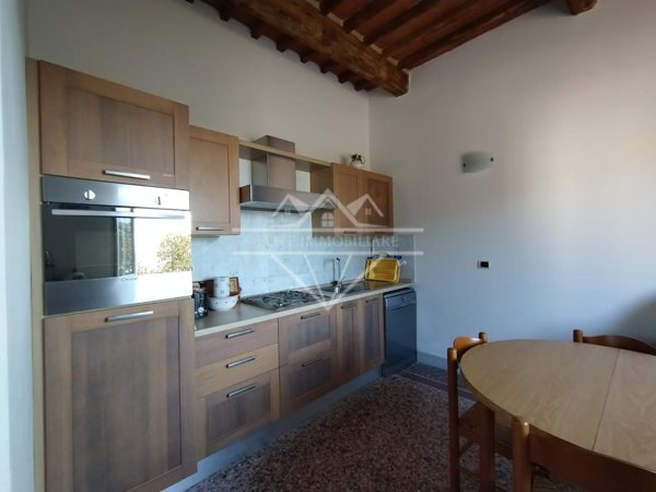 casa semindipendente in vendita a Carrara in zona Avenza