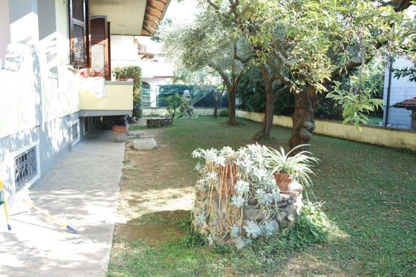 casa indipendente in vendita a Carrara in zona Fossone