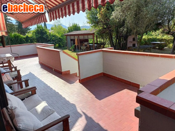 casa indipendente in vendita a Carrara in zona Monteverde