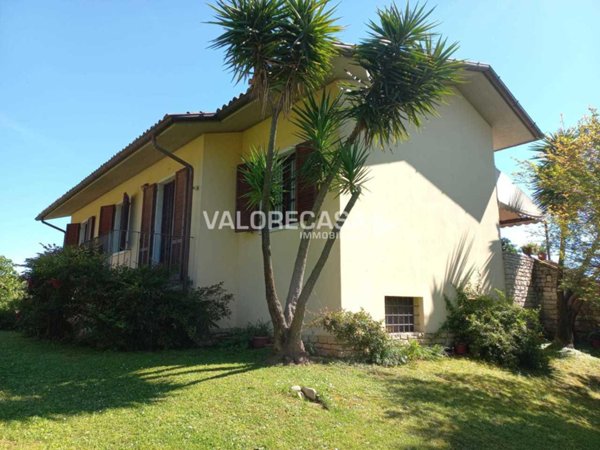 casa indipendente in vendita a Carrara in zona Fossone