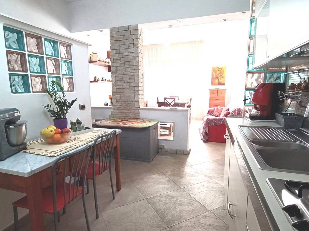 appartamento in vendita a Carrara in zona Marina di Carrara