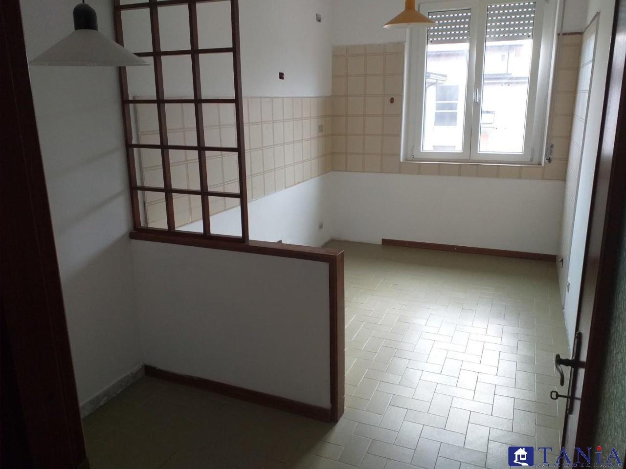 appartamento in vendita a Carrara in zona Avenza