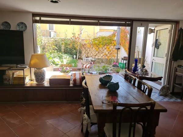 appartamento in vendita a Carrara in zona Marina di Carrara