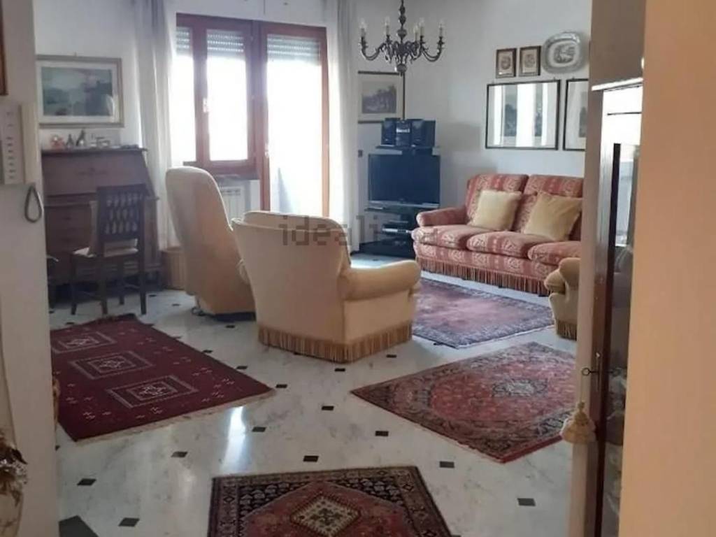 appartamento in vendita a Carrara in zona Marina di Carrara