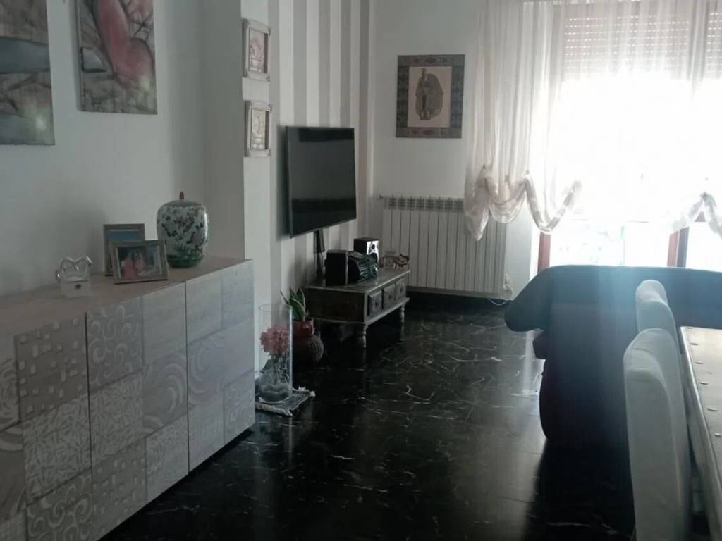 appartamento in vendita a Carrara in zona Marina di Carrara