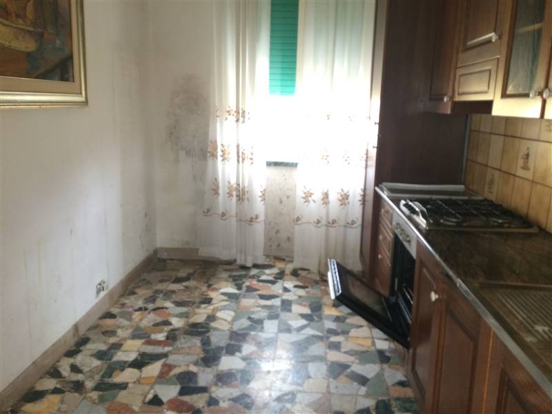 appartamento in vendita a Carrara in zona Bonascola
