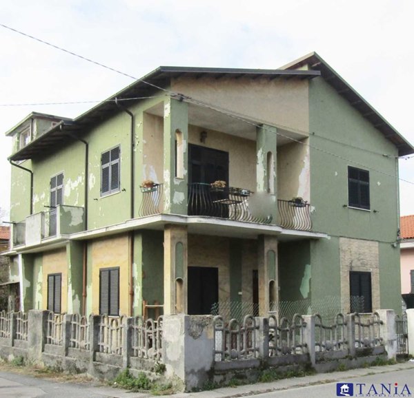 casa indipendente in vendita a Carrara in zona Avenza