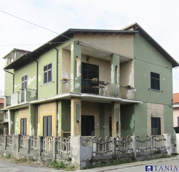 casa indipendente in vendita a Carrara in zona Avenza